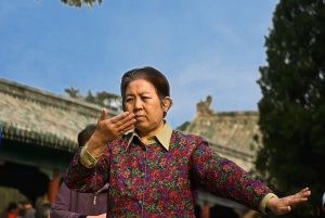 1280px-lady_does_tai_chi